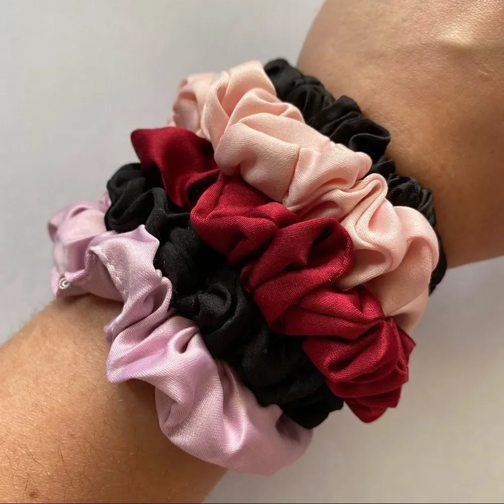𝅺Set of 5 Scrunchies